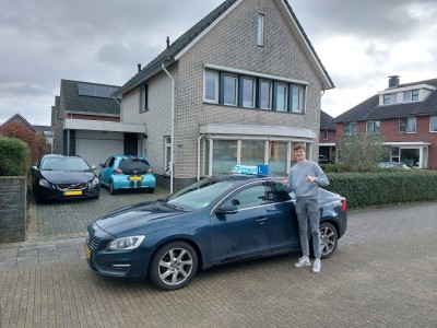 Leerling rijdt in het centrum van Groningen